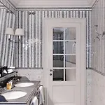 J.k. Place 5*